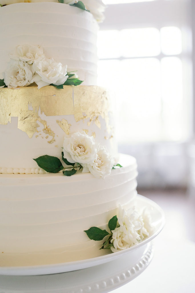 gold flakes on wedding cake