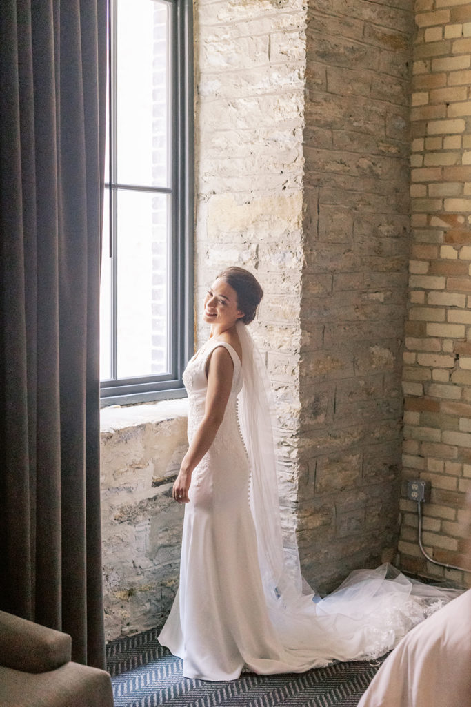 bride-getting-ready-brick-room