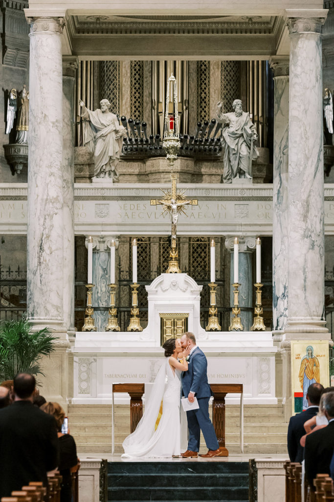 bride-groom-church-ceremony-kiss