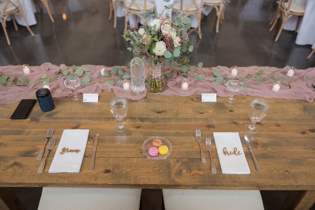 bride-groom-head-table-seats-pink-mauve-decor