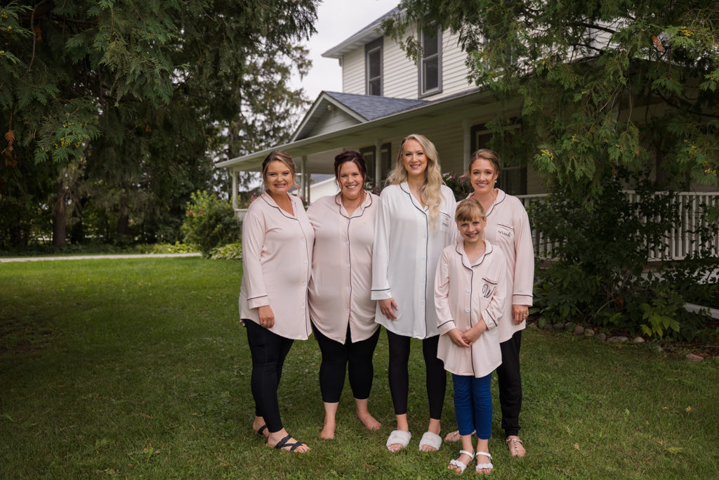 bridesmaids-getting-ready-pink-pajamas