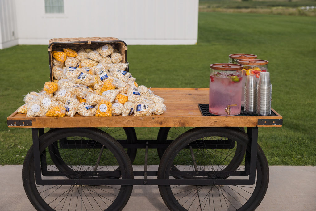 popcorn-snacks-infused-water-outdoor-cocktail-hour