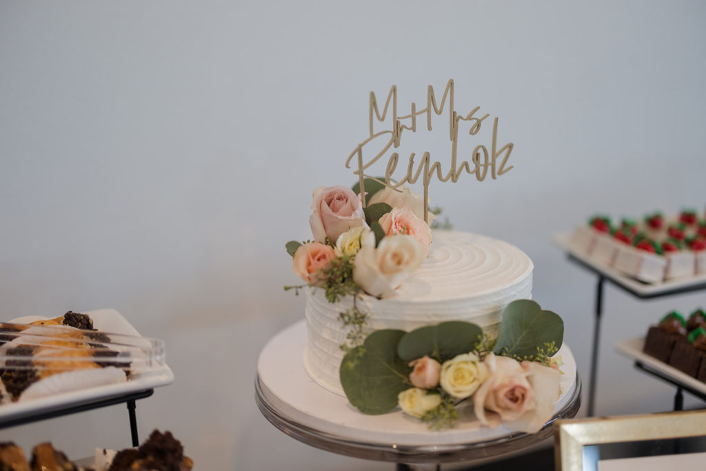 wedding-cake-last-name-cake-topper