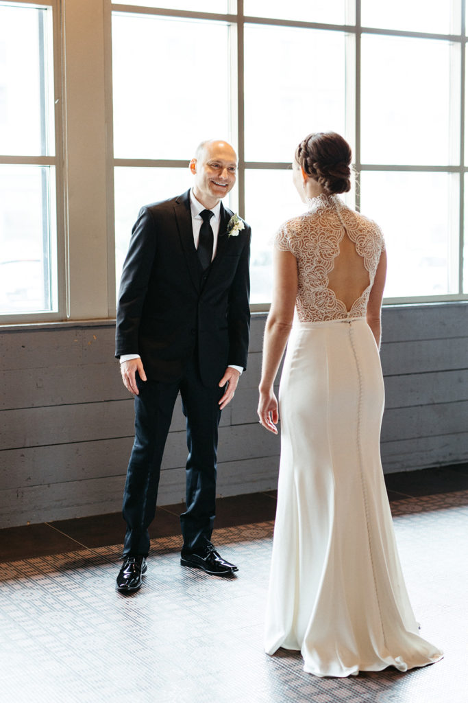 bride-groom-first-look-reaction