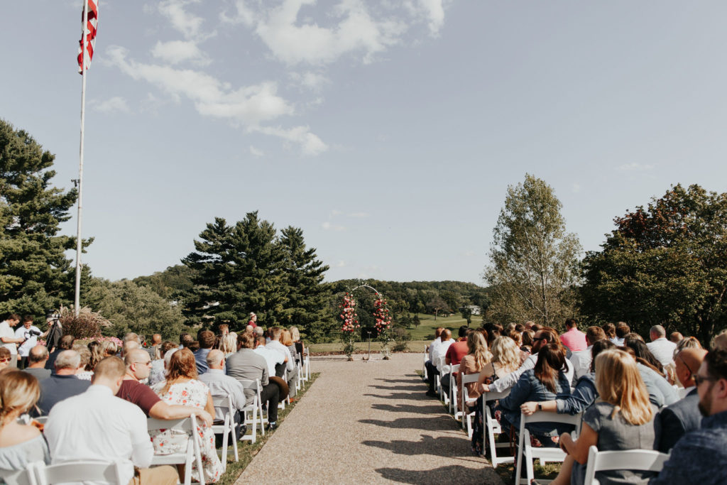 outdoor-wedding-ceremony-red-wing-minnesota-venue