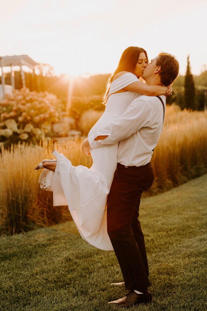 bride-groom-sunset-photo-lifting-bride-kiss