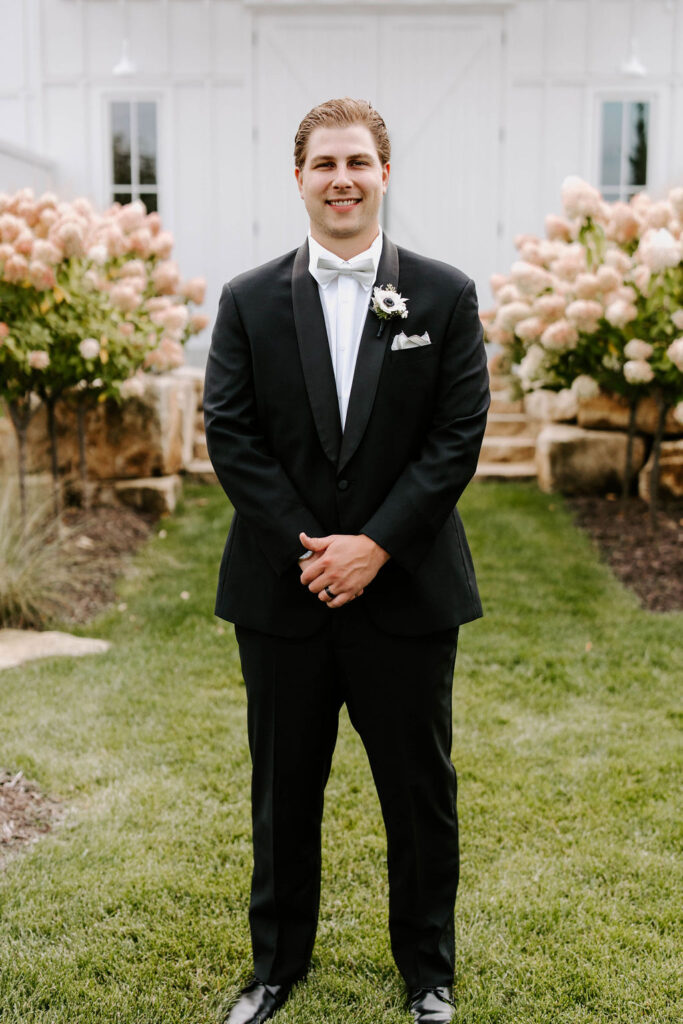 groom-portrait-black-suit-outside