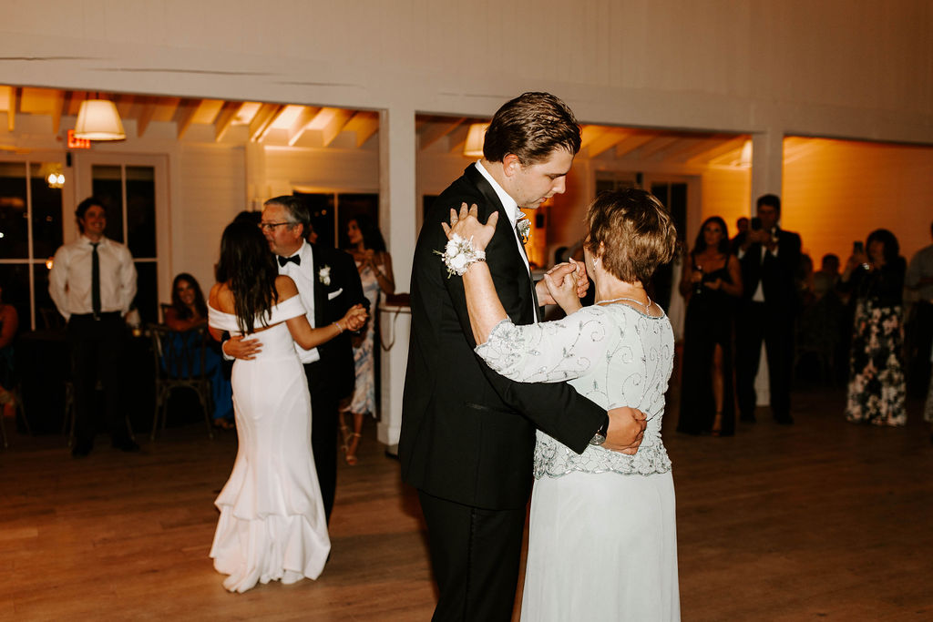 bride-groom-parent-dances-joint-dances
