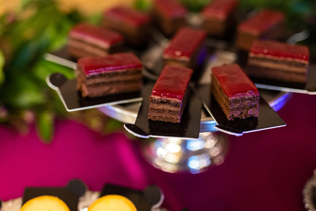 chocolate-dessert-minis-wedding-dessert