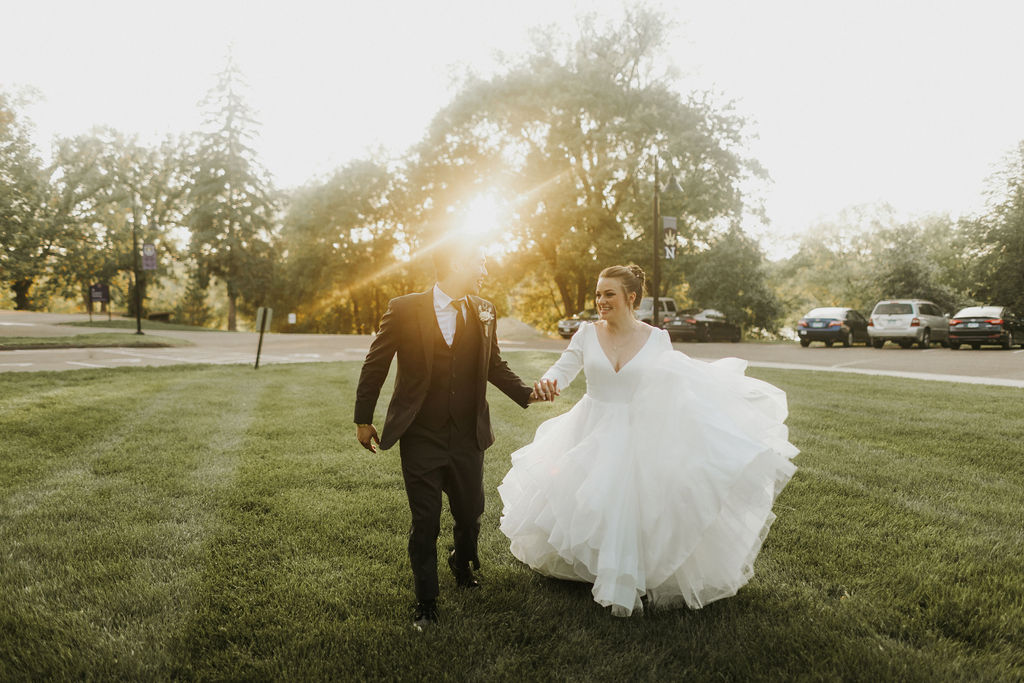 bride-groom-running-holding-hands-sunset