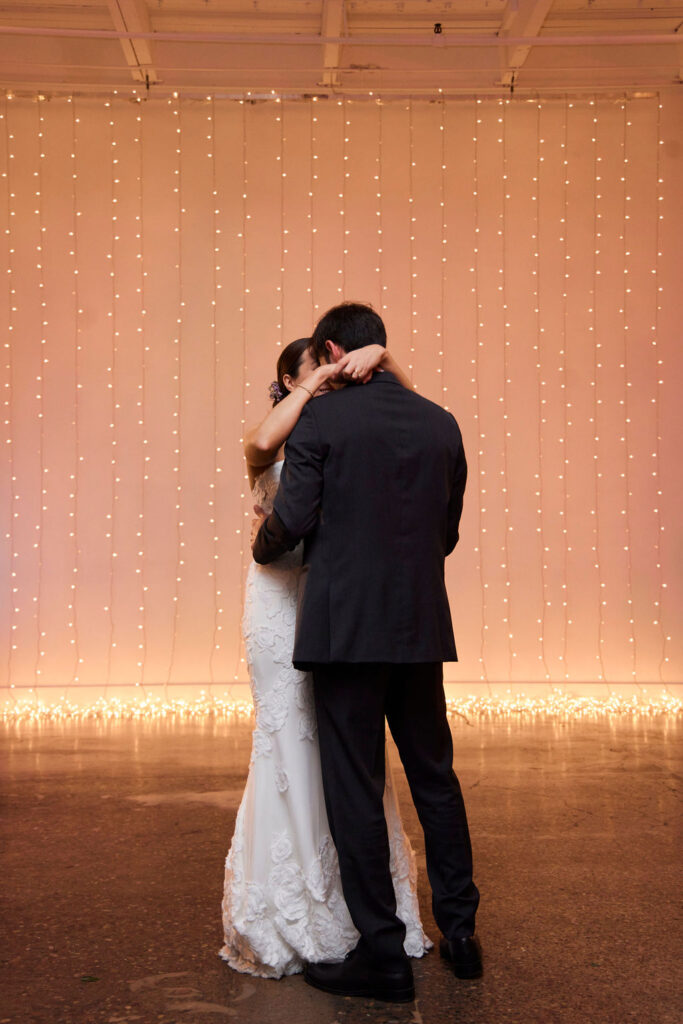 bride-groom-first-dance-twinkle-light-wall