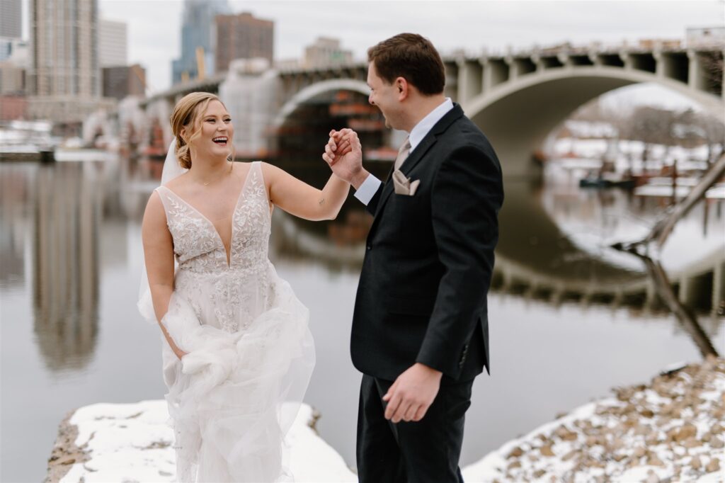 bride and groom winter portrait Minneapolis skyline