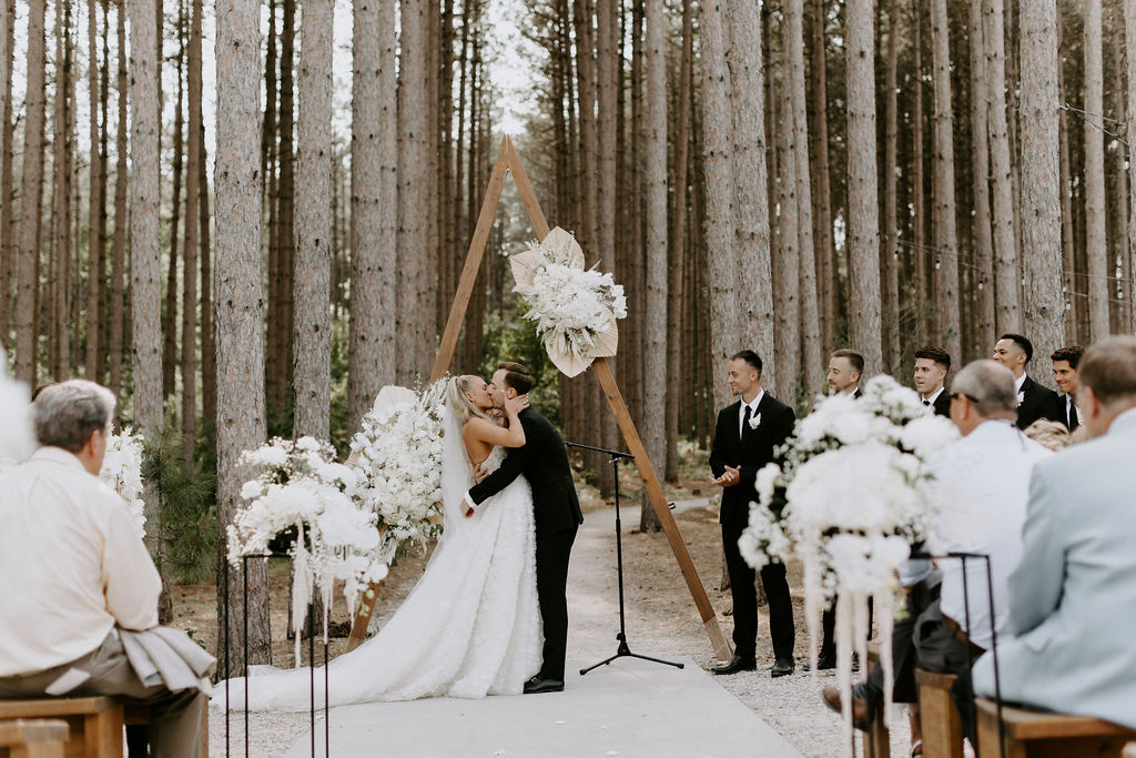 neutral modern ceremony at Pinewood in MN