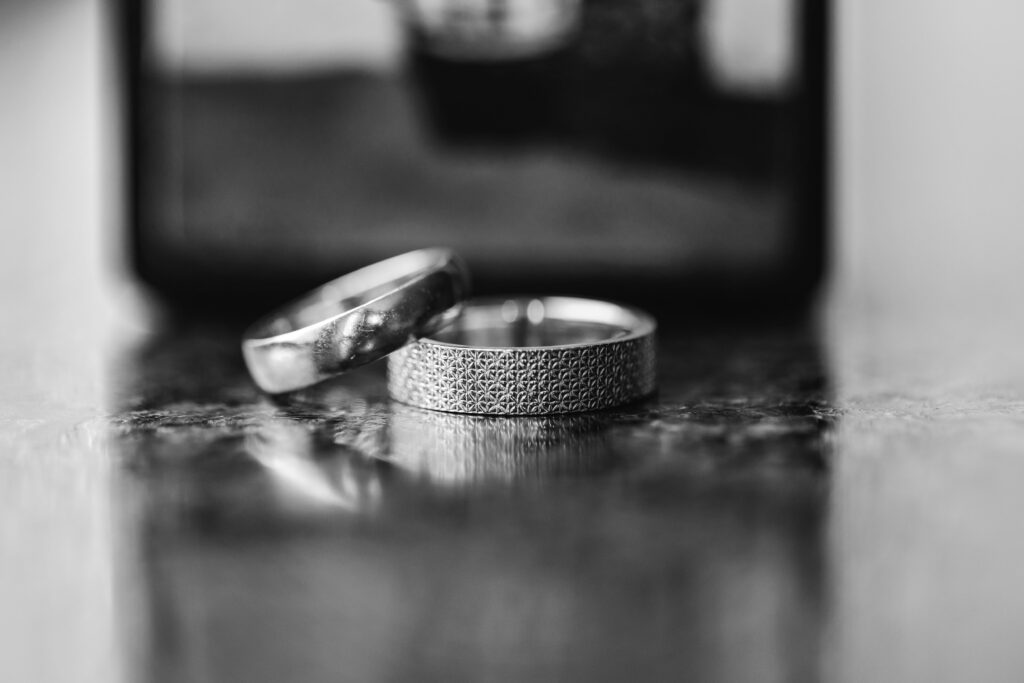 grooms-wedding-rings-details