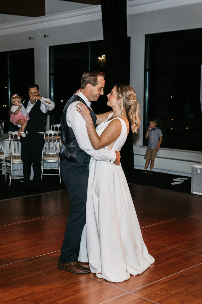 bride and groom traditional first dance at Leopold’s Mississippi Gardens 