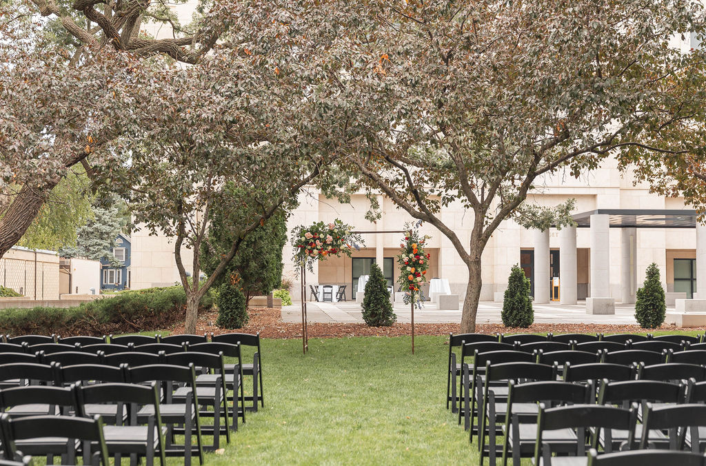 outdoor wedding ceremony at art museum