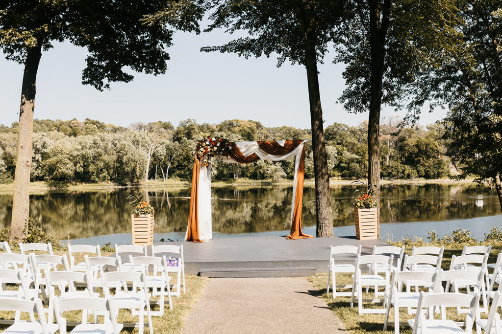 outdoor ceremony at Leopold’s Mississippi Gardens 